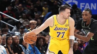 大乐透开奖结果-湖人溃败鱼腩送福利，东契奇心态崩两先发变铁匠，一数据遭完败