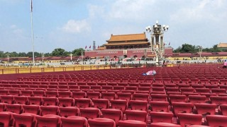 这下除了工作人员，全国都知道了！阅兵的座椅不是一个一个拆的