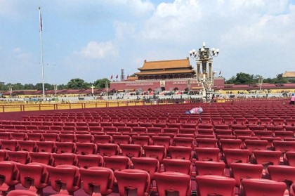 这下除了工作人员，全国都知道了！阅兵的座椅不是一个一个拆的